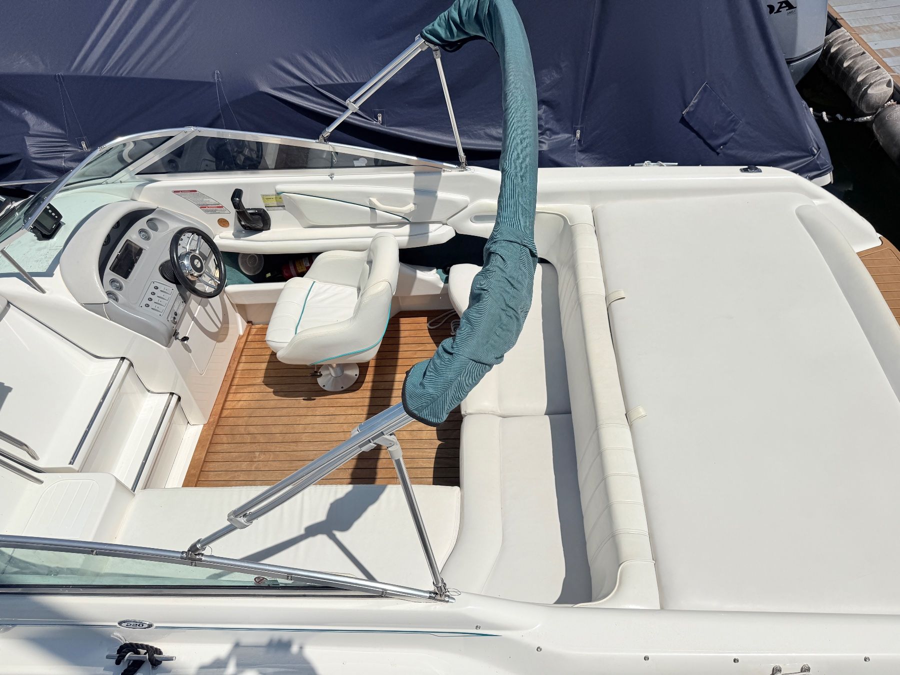 Sea Ray Boote: Sea Ray 220 OV – Gebraucht aus Benken SG von EGJ__ 2