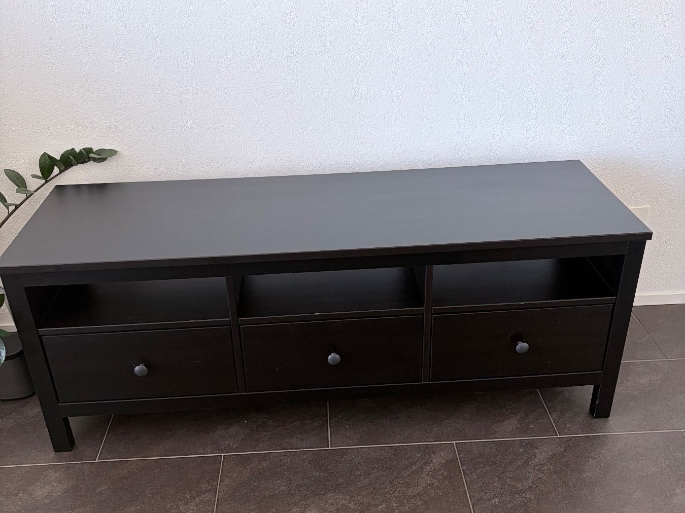 Ikea Commodes: IKEQ-Sideboard mit 3 Schubladen – D'occasion à Urtenen-Schönbühl par urb_v2q9