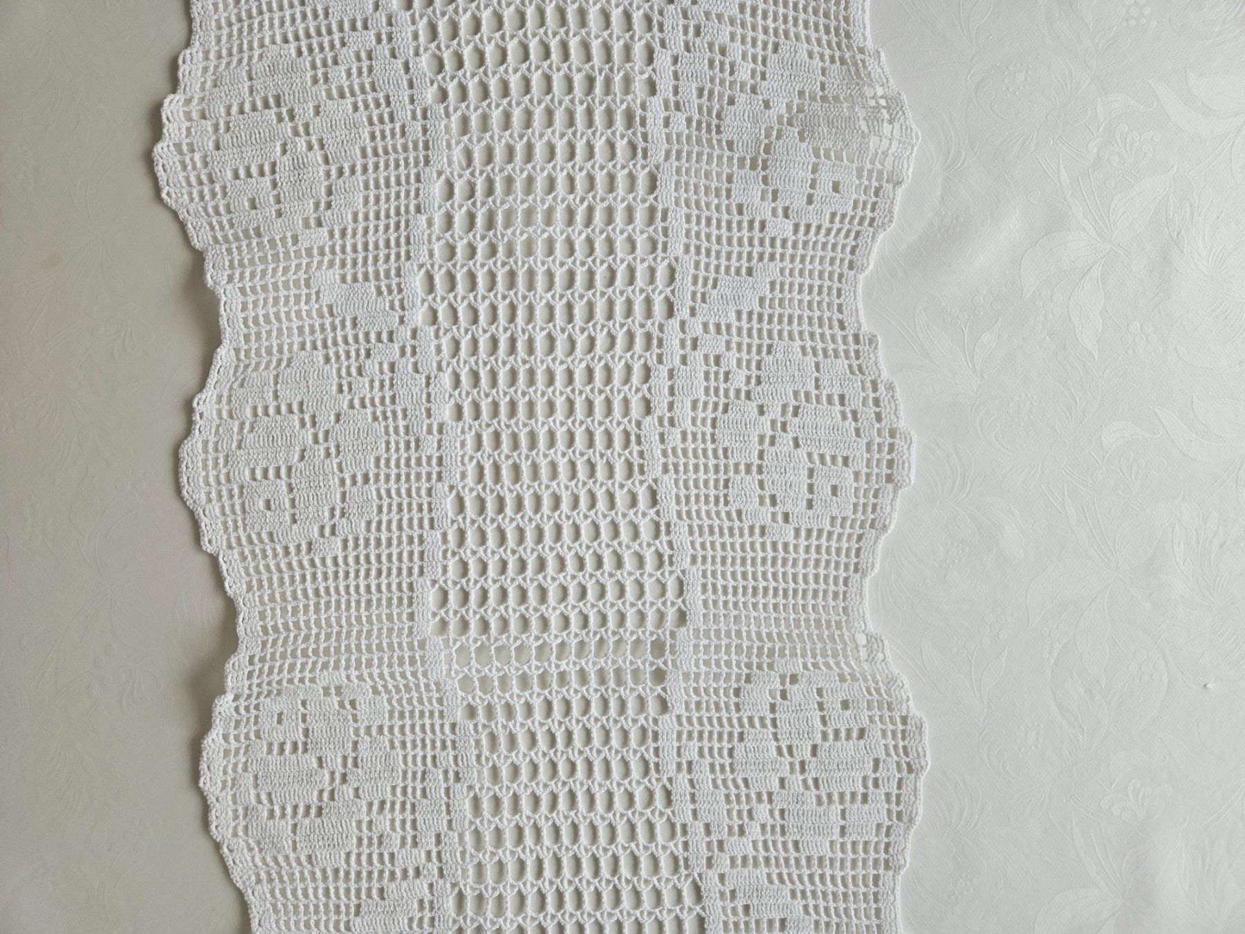 Altra biancheria da tavola: Spitzendeckchen Spitzendeckeli Läufer 82x30 cm Shabby Chic – Usato da Gossau ZH venduto da LeoniesDeko 2