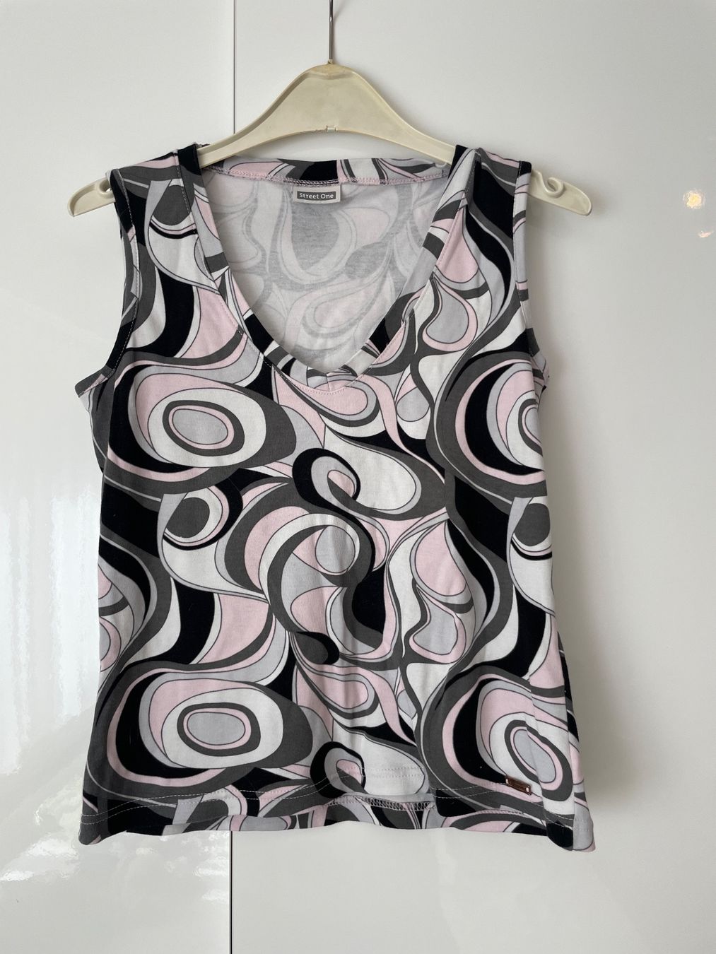 Top: Y2k Top – Nuovo (secondo la descrizione) da St. Gallen venduto da celiinecosta