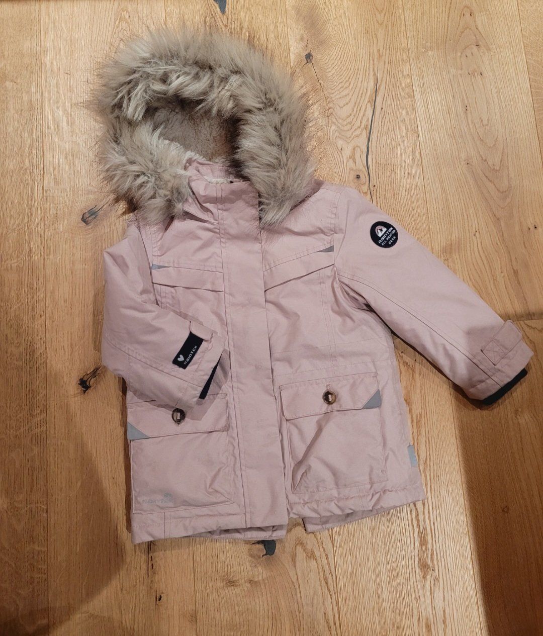 Vestes & Manteaux: Winterjacke rosa mit Kapuze Gr. 98 – D'occasion à Reckingen VS par Grengiols01