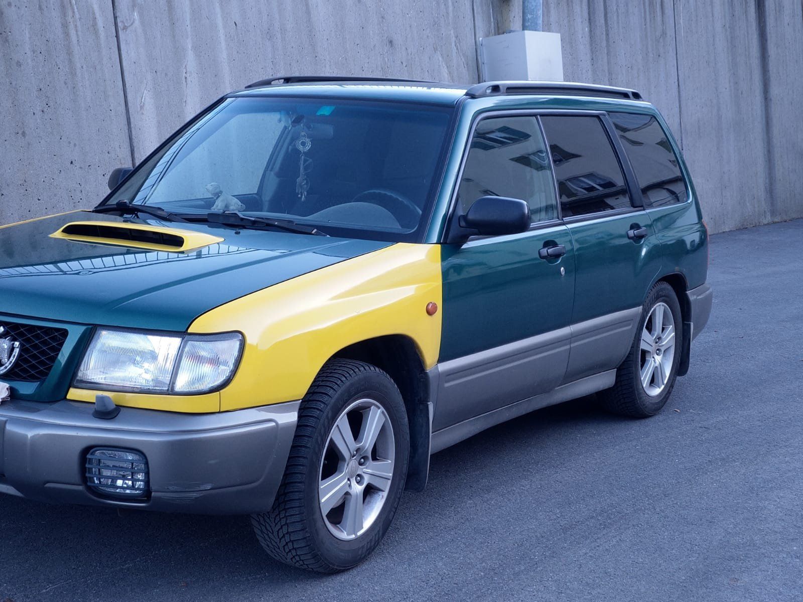 Subaru Autos: SUBARU FORESTER TURBO – Defekt aus Ennenda von  3
