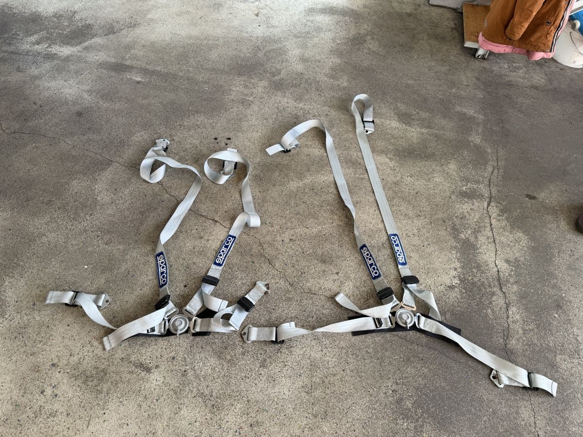 Tutti pezzi di ricambio auto: Sparco / Schroth 4 Punkt Renngurte – Usato da Mirchel venduto da Hilal1994