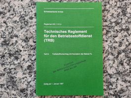 Treibstoffumschlag mit Kanistern der Betrst Fo