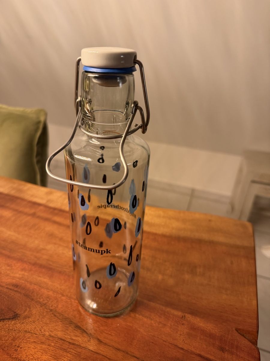 Gläser, Krüge & Flaschen: Glasflasche mit Bügelverschluss – Neu und originalverpackt aus Muttenz von Zara-Camp