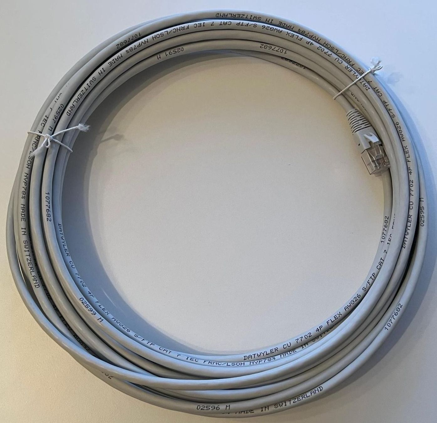 Dätwyler Cavi: Patchkabel Kat.7, RJ45, 10m, hellgrau, Neu/OVP Netzwerkkabel – Nuovo e nell'imballaggio originale da Grafstal venduto da Brubus