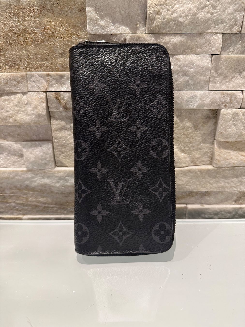 Louis Vuitton Portemonnaies: Louis Vuitton Long Wallet Eclipse - Nr. 1122 – D'occasion à Hittnau par LuxAndMore