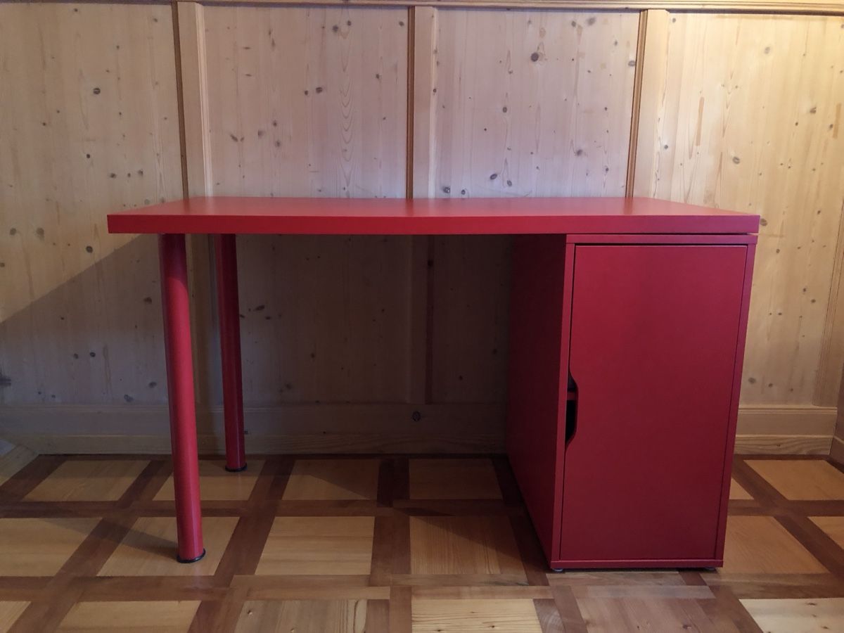 Ikea Scrivanie: Roter Schreibtisch mit Stauraum - Ikea – Usato da Nesslau venduto da laurazimtstern