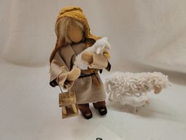 Schwarzenberger Krippenfiguen Hirtenjunge mit Schafe