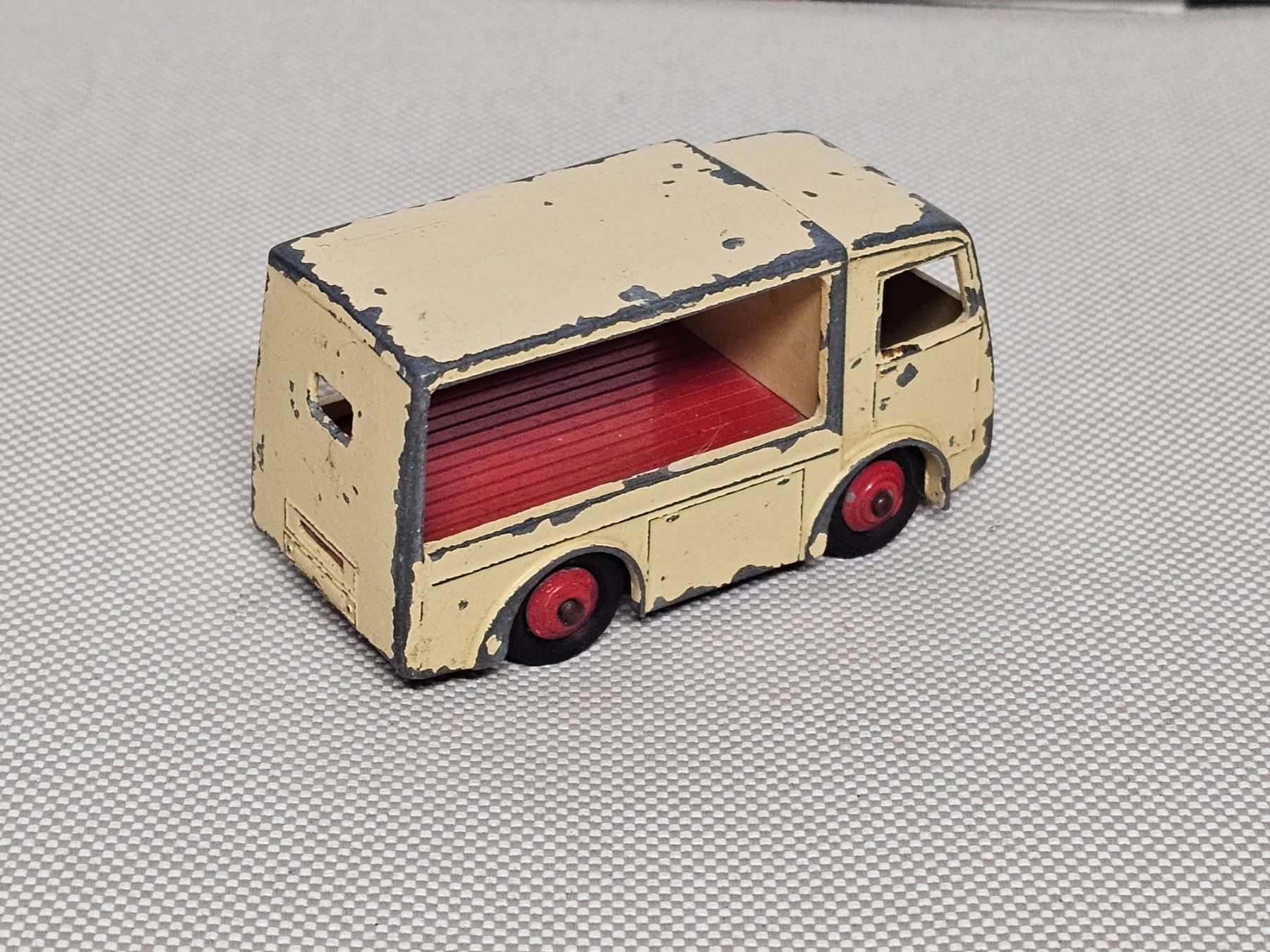 Dinky Toys Voitures modèles: Dinky N.C.B. Electric Van  Milchwagen – D'occasion à Starrkirch-Wil par easygo13 1