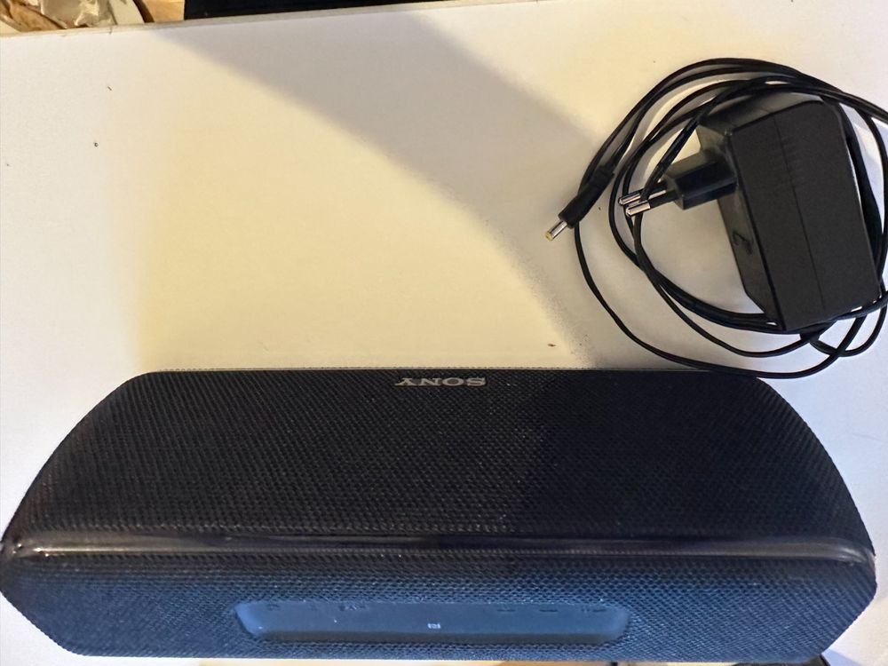 Musik Box mit EXTRA BASS, Wireless, LEDs, 24 h Akku | Kaufen auf Ricardo