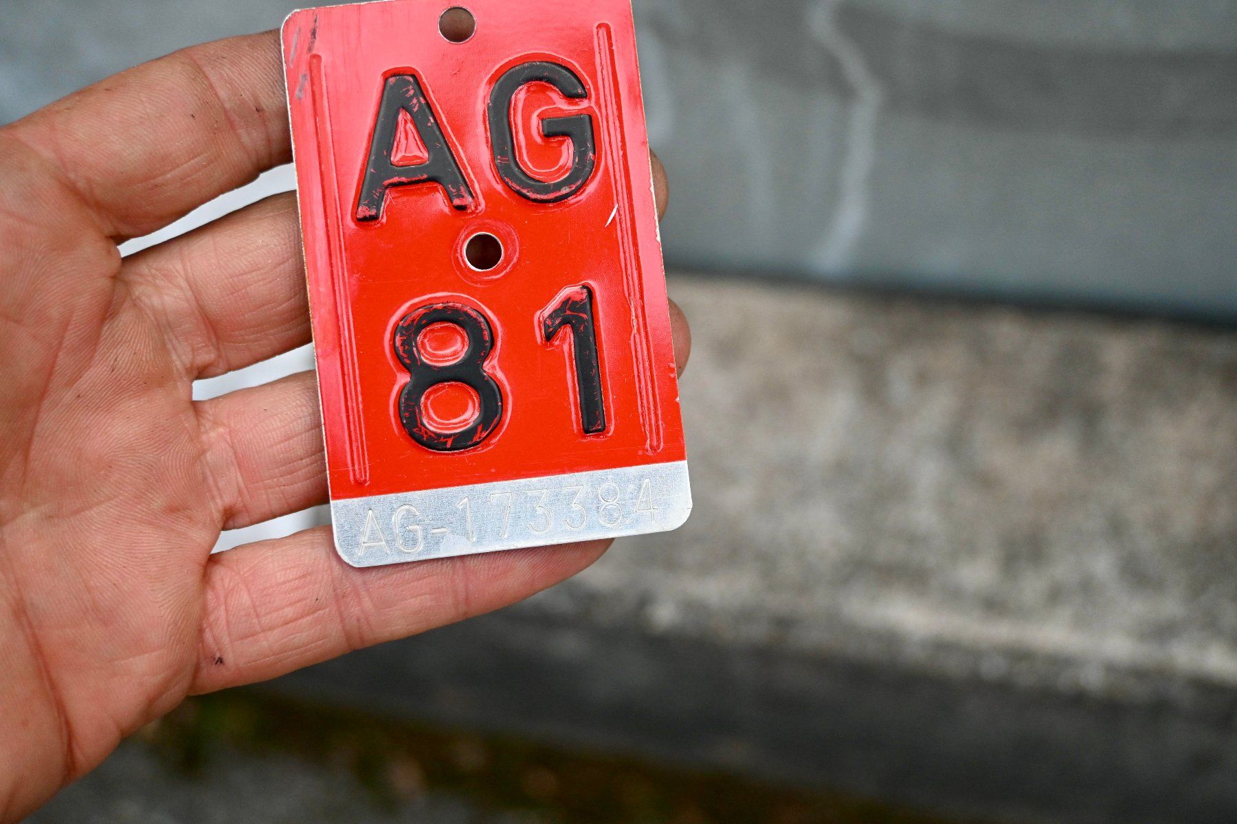 Insegne: Velonummer AG 81 von 1981 - Aargau – Usato da Pfaffhausen venduto da mono_rec 2