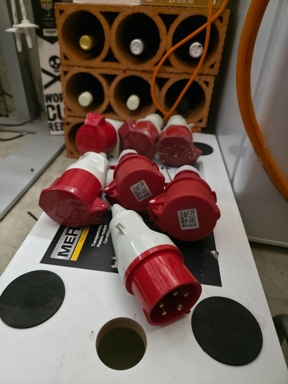 Alimentazione elettrica: LOT CEE16 KUPPLUNG / STECKER – Usato da Sarmenstorf venduto da Fab_7cvd 1