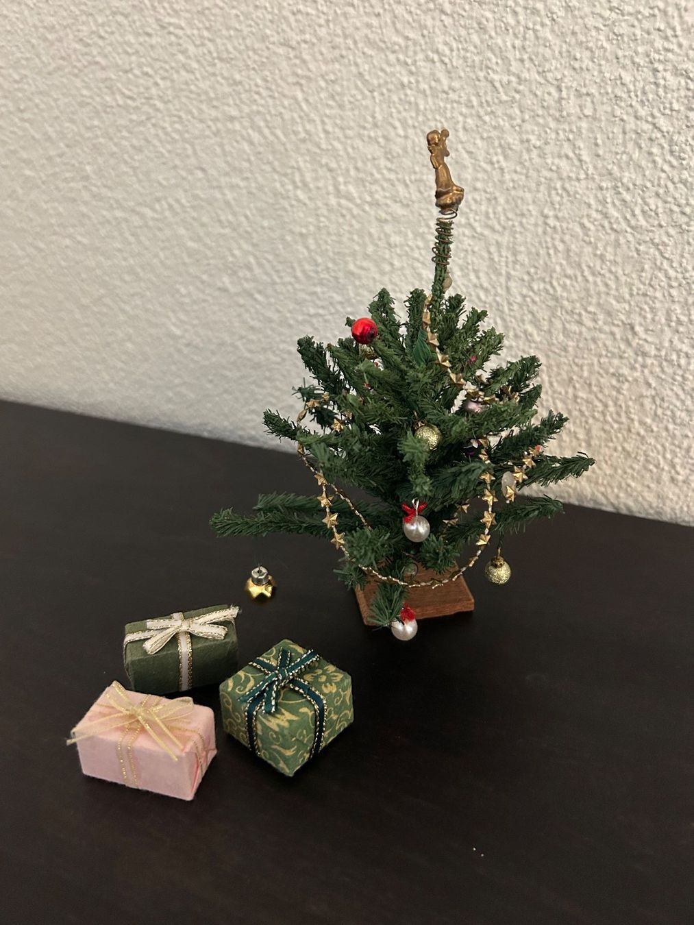 Case e mobili per bambole: Puppenstubenmöbel, Weihnachtsbaum mit Geschenken Set – Usato da Liestal venduto da Blueberrymuffin._ 3