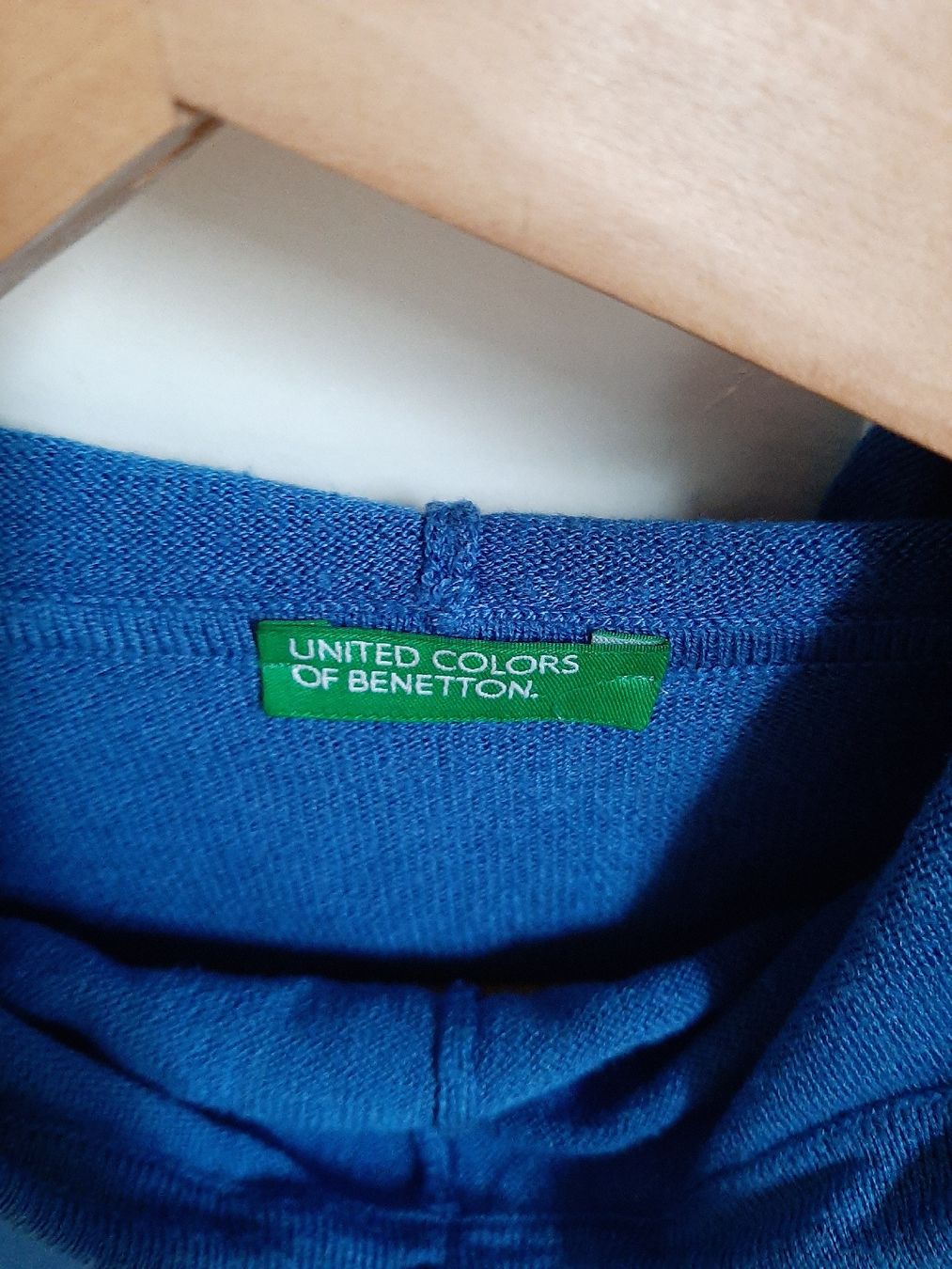 Benetton Pullover & Sweatshirts: Pull bleu à capuche Benetton S – Gebraucht aus Lausanne von Cognitia 2
