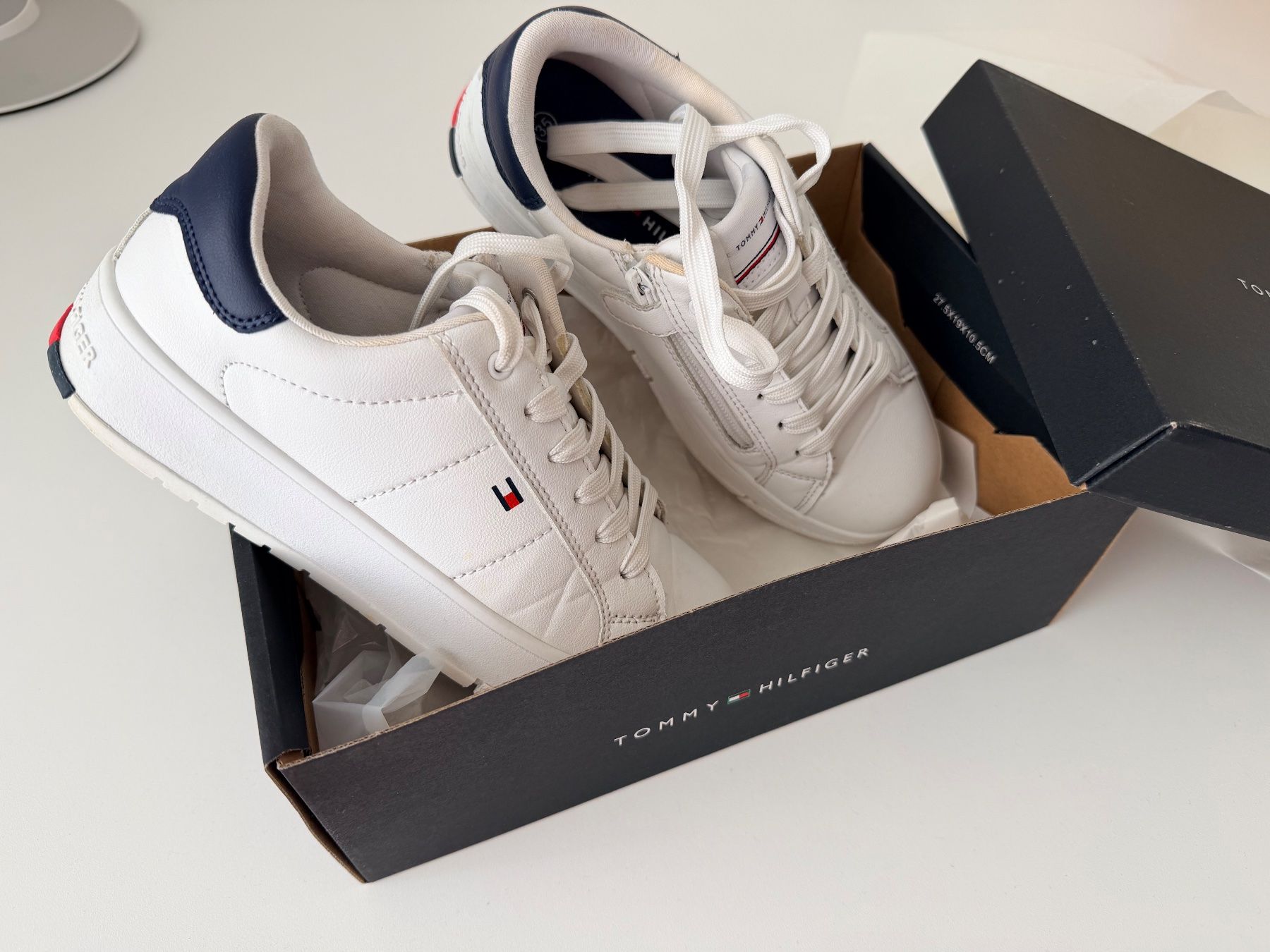 Tommy Hilfiger Scarpe per ragazzi: Tommy Hilfiger neuwertig Grösse 35 – Usato da Zürich venduto da asocaciu