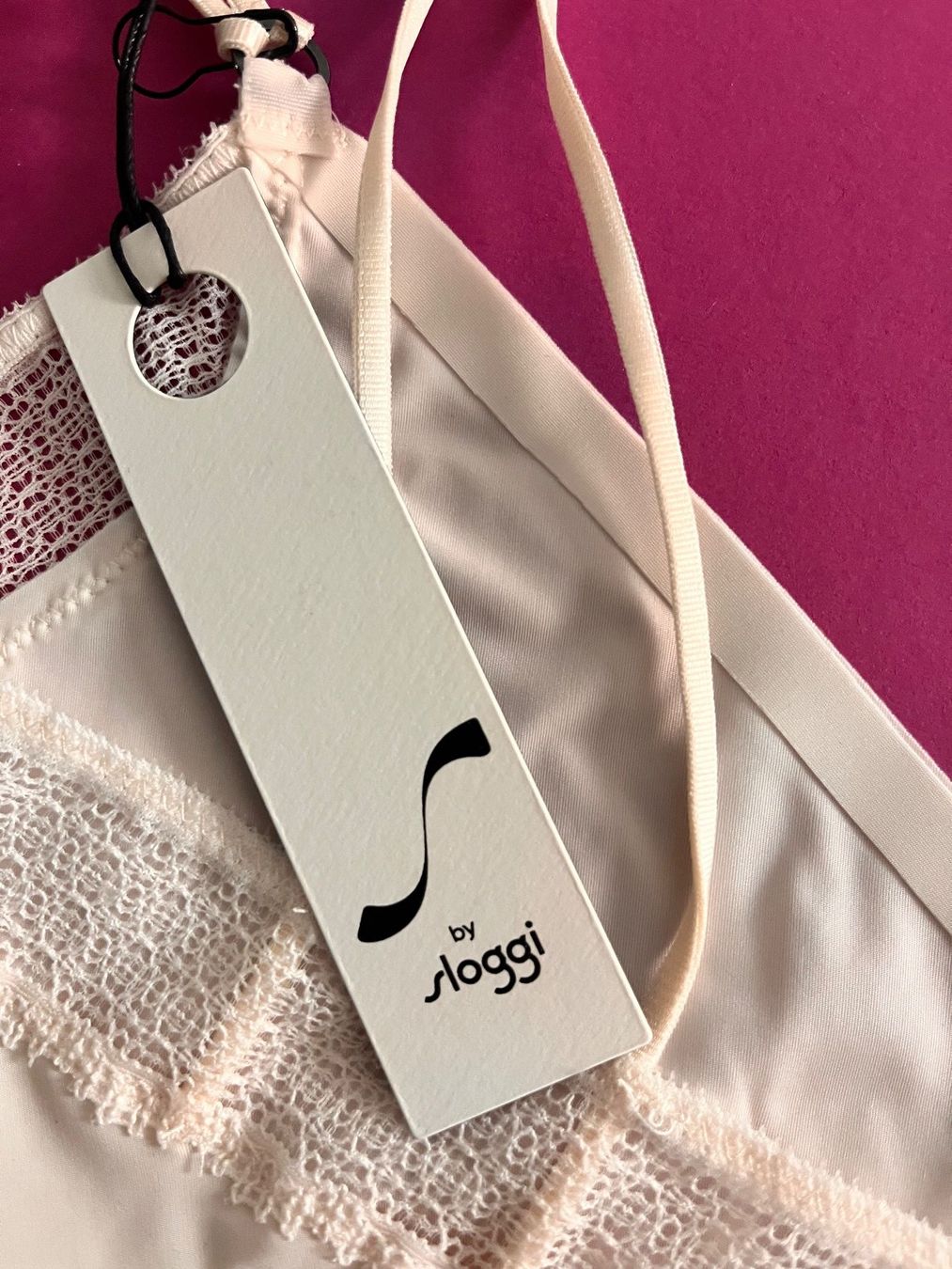 Sloggi Tops: SLOGGI, Top Silhouette, Grösse 36, Farbe Weiss – Neu und originalverpackt aus Rudolfstetten von gst_g7xl 5