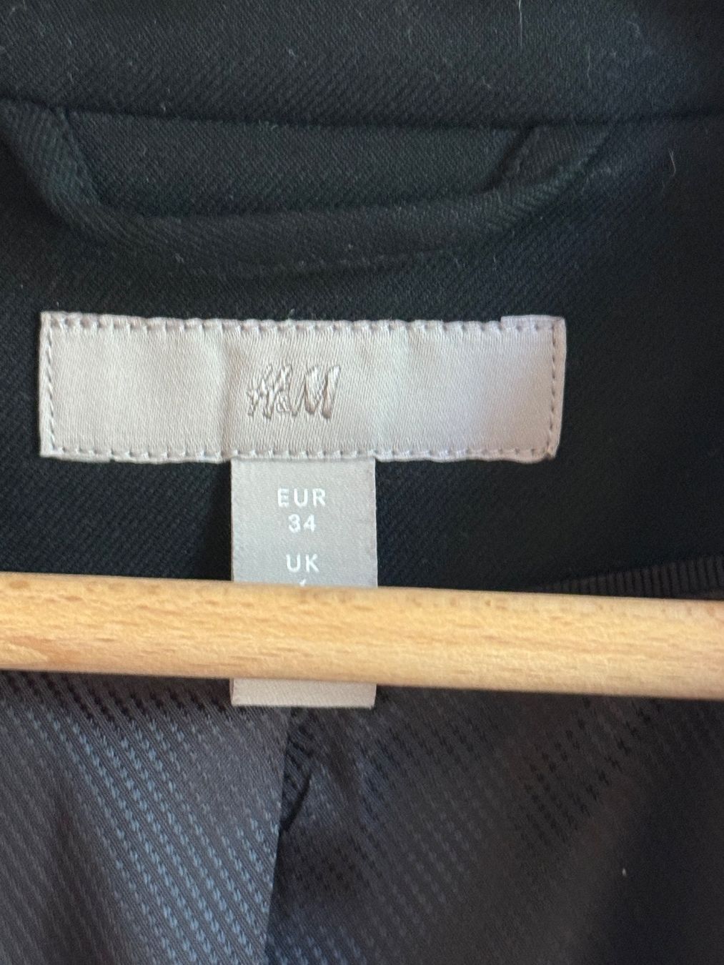 H&M Completi & Tailleur: H&M Blazer schwarz Grösse 34 – Usato da Zuchwil venduto da jabie 1