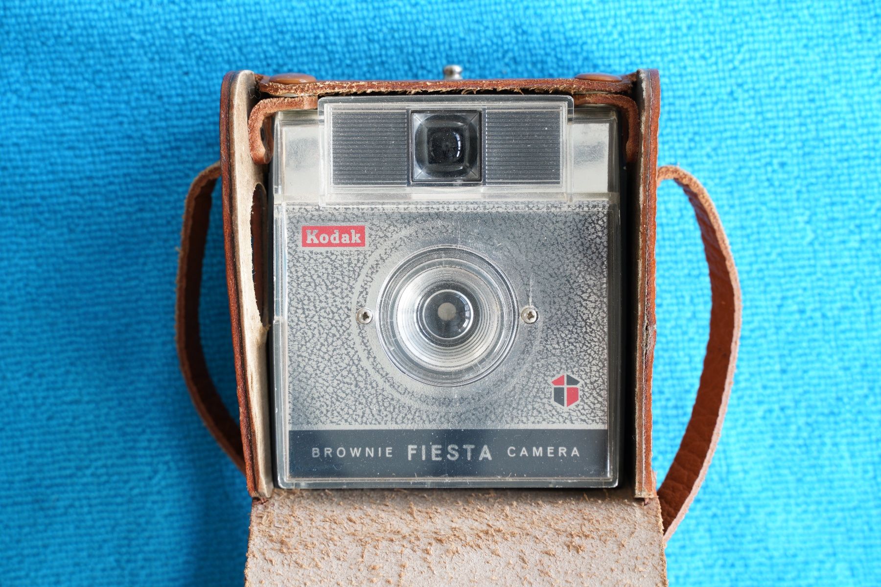 Kodak Fotocamera: Brownie Fiesta Camera + Hülle – Difettoso da Dagmersellen venduto da sim_zqh8