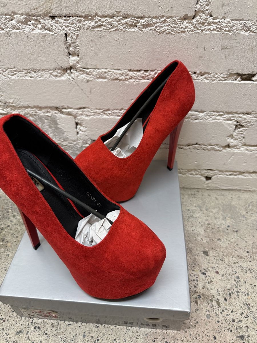 Damenschuhe: Platform High Heels Red Suede Size 39 New Boxed – Neu (gemäss Beschreibung) aus Zürich von fio_hcd2 1