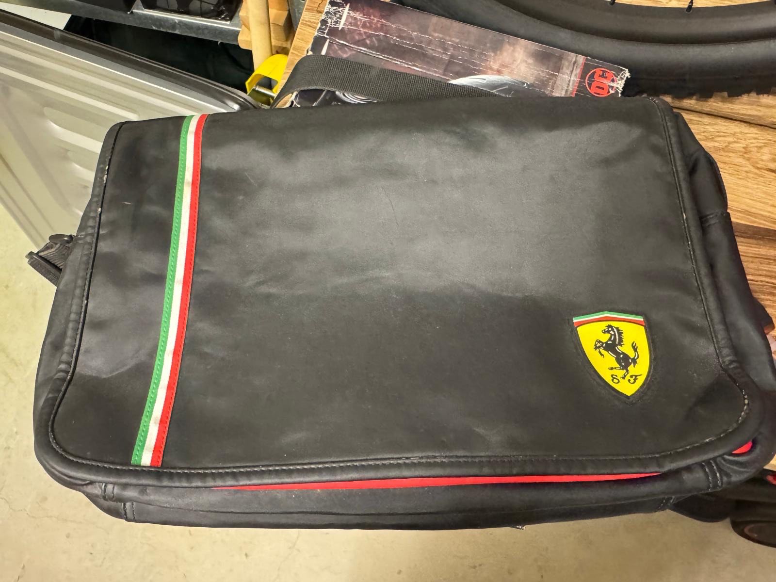 Ferrari Borse: Seltene Ferrari Laptop Tasche. Gebraucht – Usato da Seuzach venduto da Tuccmeister