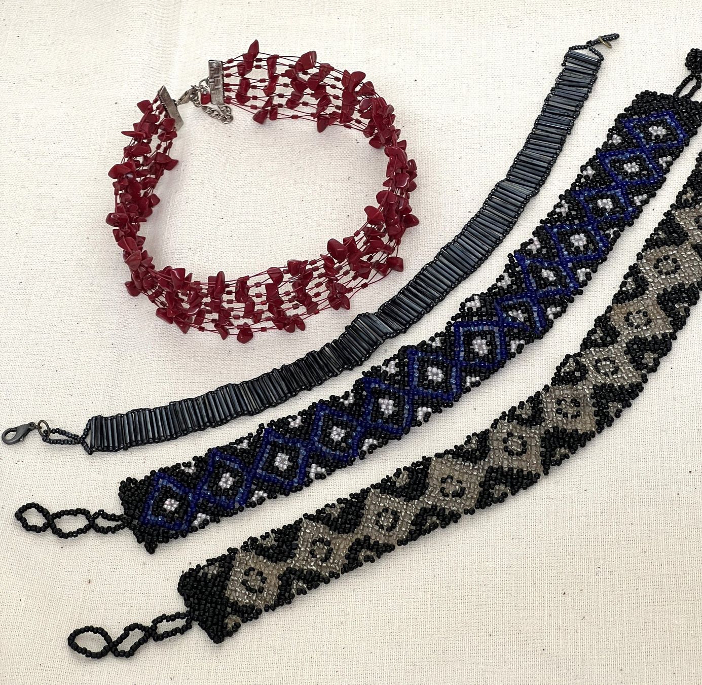 Altri gioielli: Halsband / diverse Kropfbänder (4 Stück) – Usato da Zürich venduto da Drahtzug 1