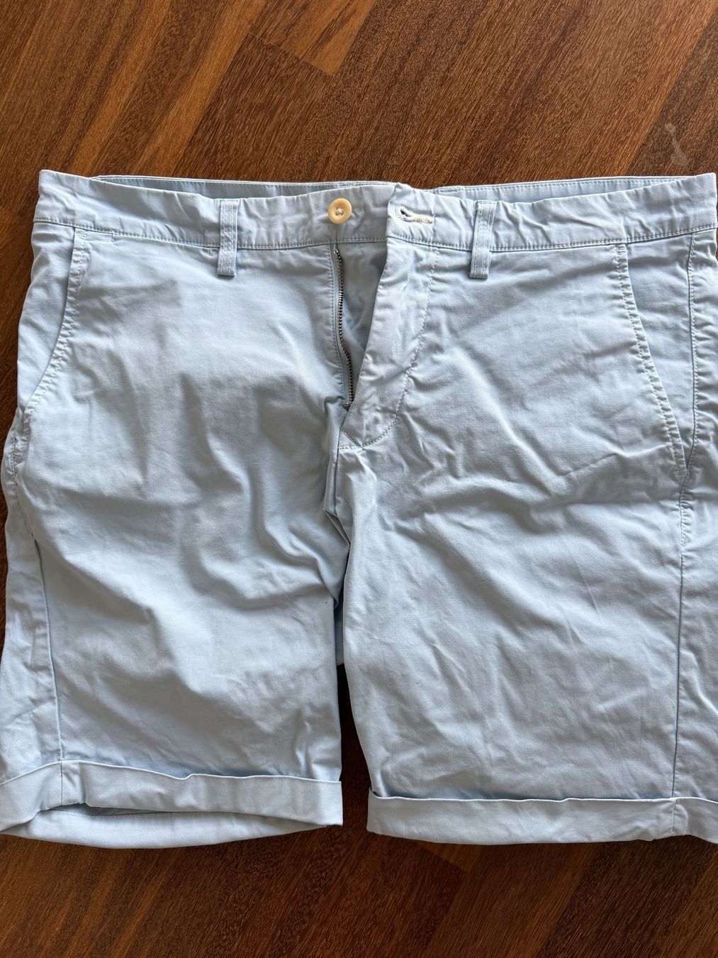 Gant Pantalons: Gant Shorts – D'occasion à Ennetbaden par miboo