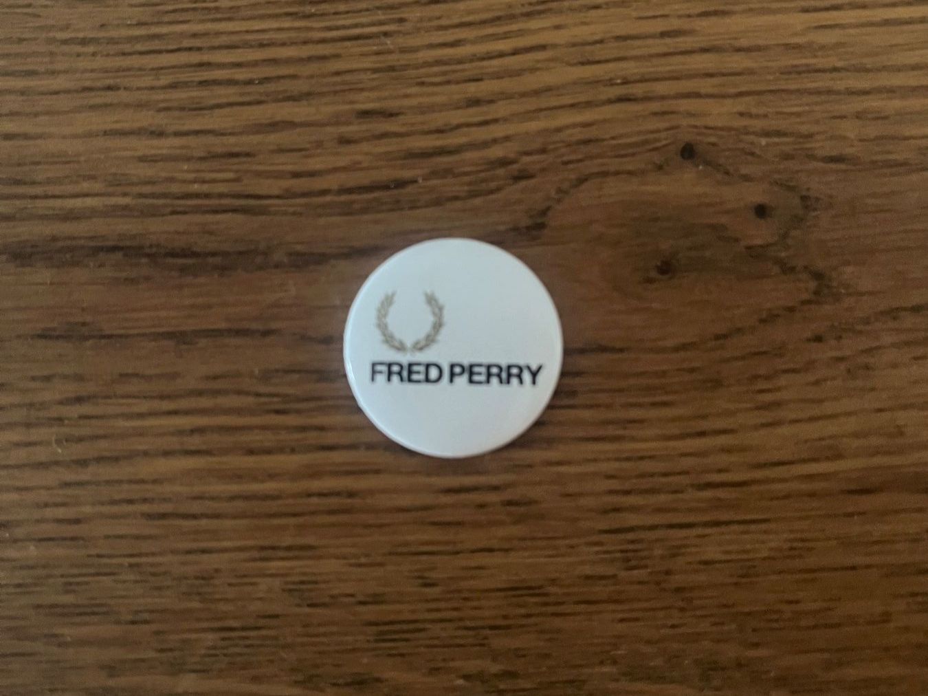 Tutte le decorazioni: *Fred Perry Button* – Nuovo (secondo la descrizione) da Seuzach venduto da Black_sheep