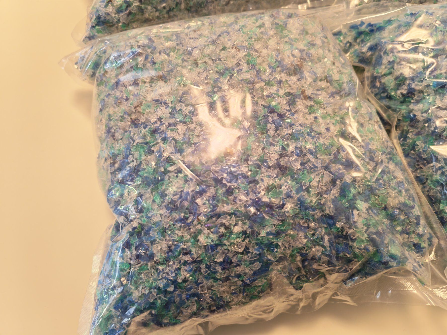 Füllmaterial: geschreddertes PET ca. 4.8 kg – Gebraucht aus Liestal von Kratzilla 1