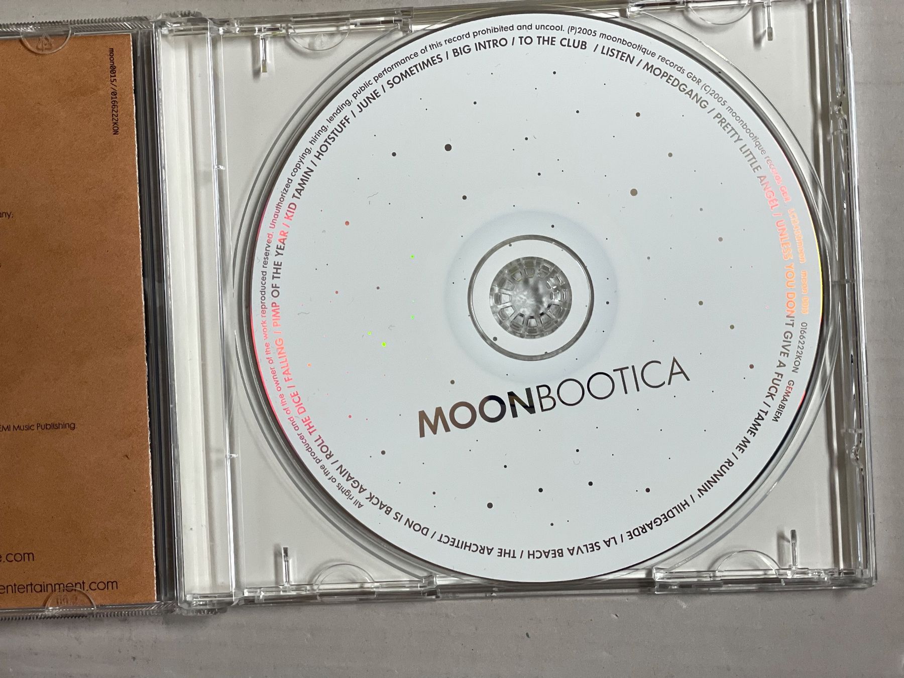 CD: Moonbootica – Usato da Muri b. Bern venduto da AdidasCollector 3