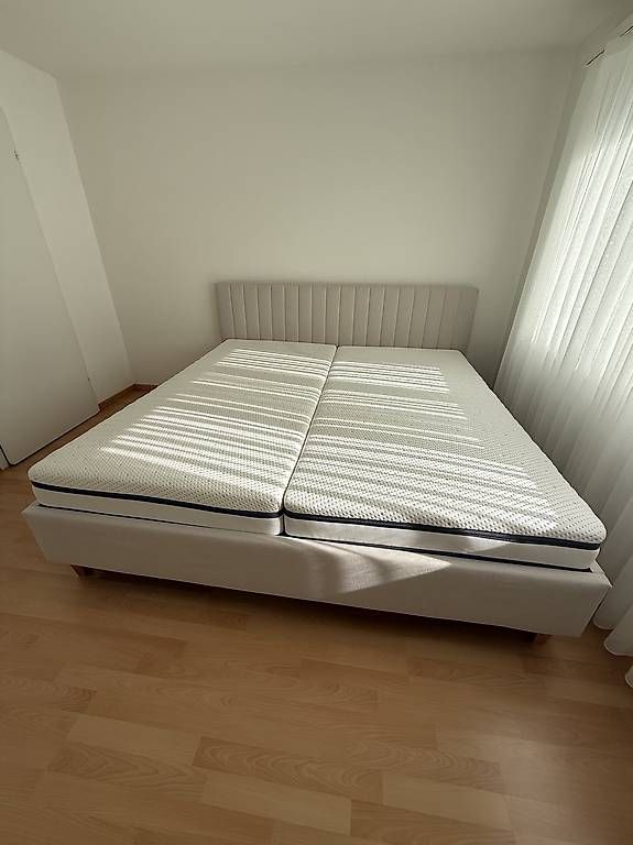 Letti: Bett / Polsterbett 200x200 mit Matratze – Usato da Cham venduto da Dilan93