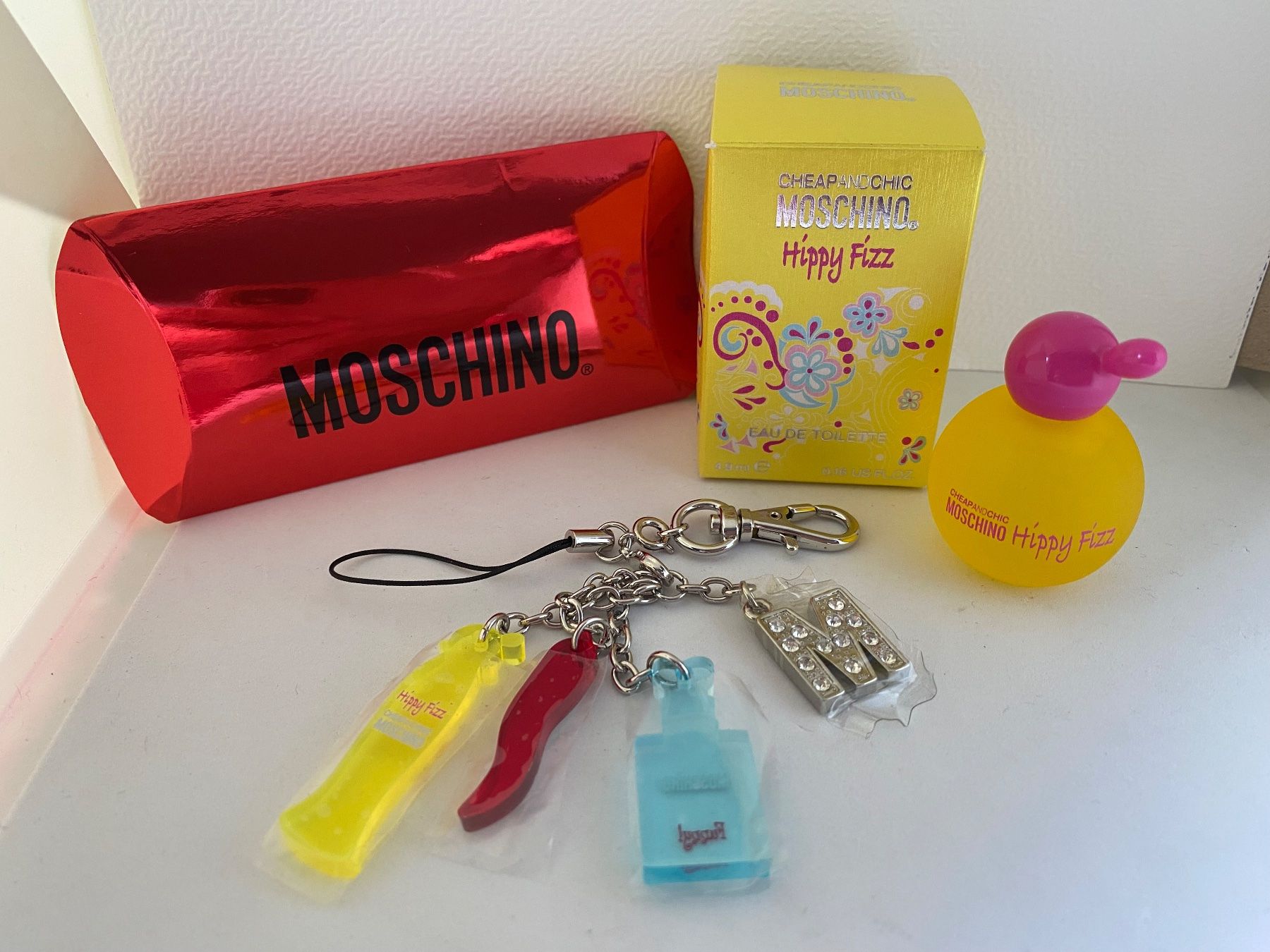 Moschino Parfum & Eau de Toilette: Miniature Moschino avec accessoire – Neu und originalverpackt aus Bouveret von wes_7zll