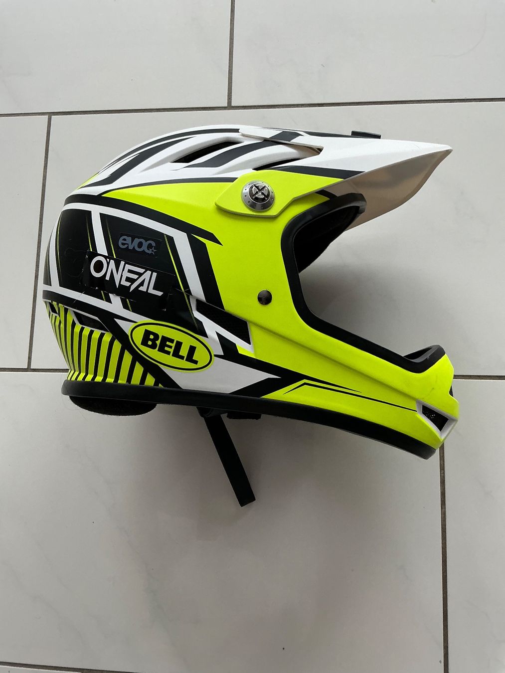 Bell Caschi: Bell Fullface Helm Gr.L – Usato da Biel-Benken BL venduto da Sahra1 1
