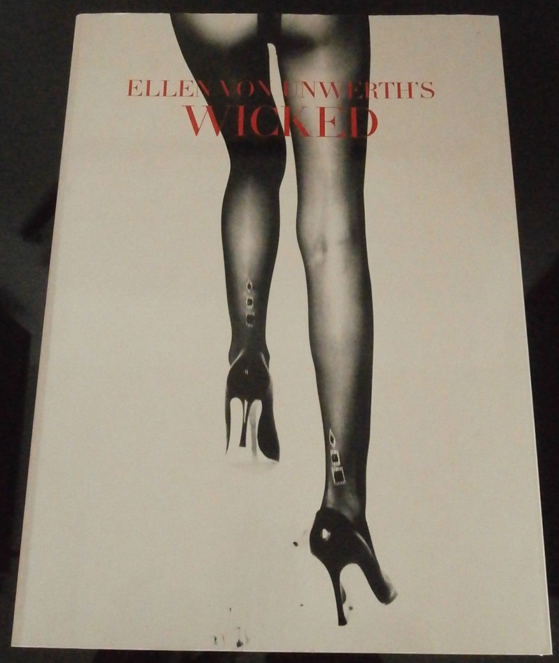 Libri: Ellen von Unwerth - Wicked – Nuovo (secondo la descrizione) da Dierikon venduto da EdelGut