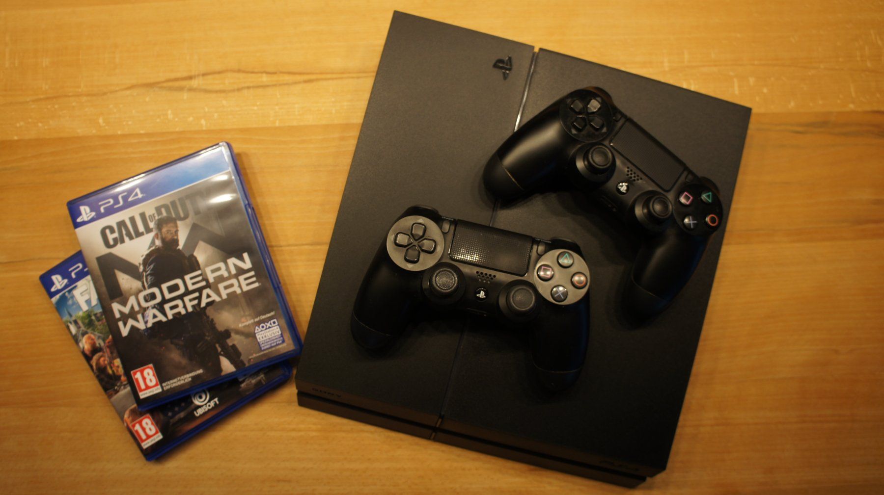 Sony Console: Playstation 4 Slim mit 2 Controller + 2 Spiele! – Nuovo (secondo la descrizione) da Eich venduto da Apfelkuchen96