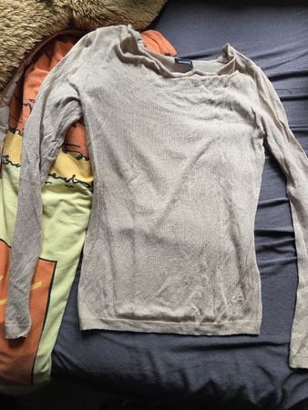 Kookai pull fin beige T0 avec détails zippés aux épaules.