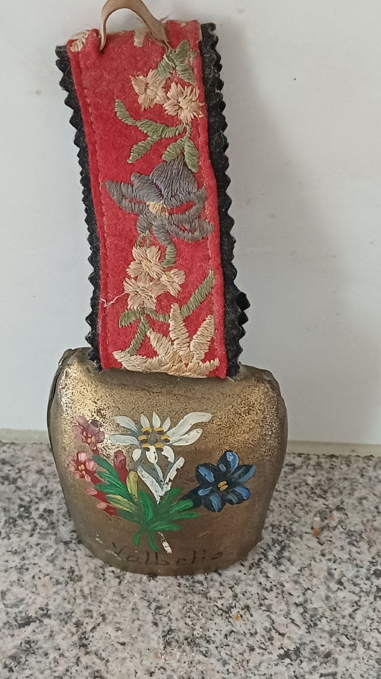 Campanacci mucche: Kleine  Glocke  – Usato da Flawil venduto da Naphtali