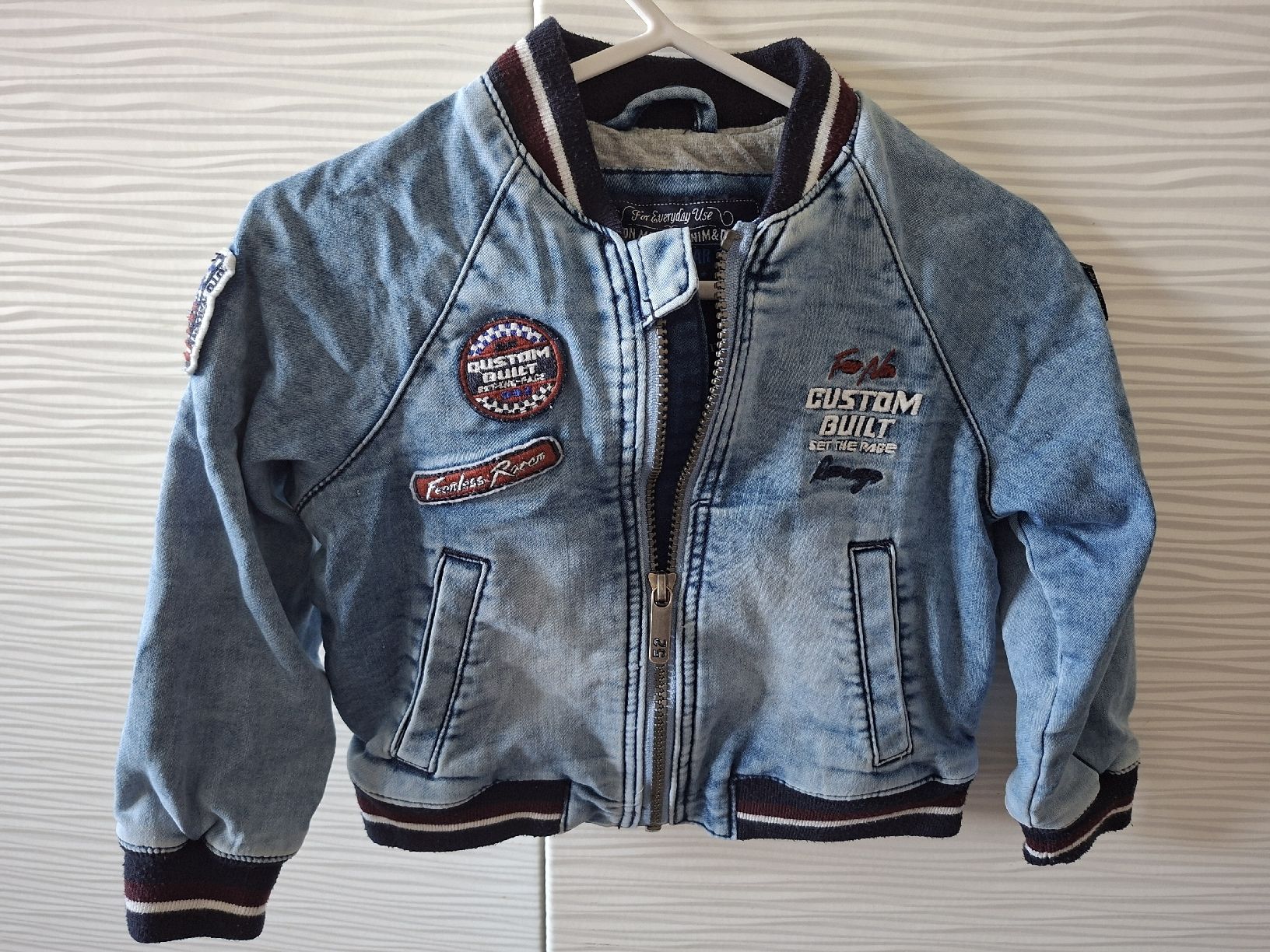 Giacche & Cappotti: Kinder Jeansjacke, Grösse 92 – Nuovo (secondo la descrizione) da Winterthur venduto da Ausmisten2026