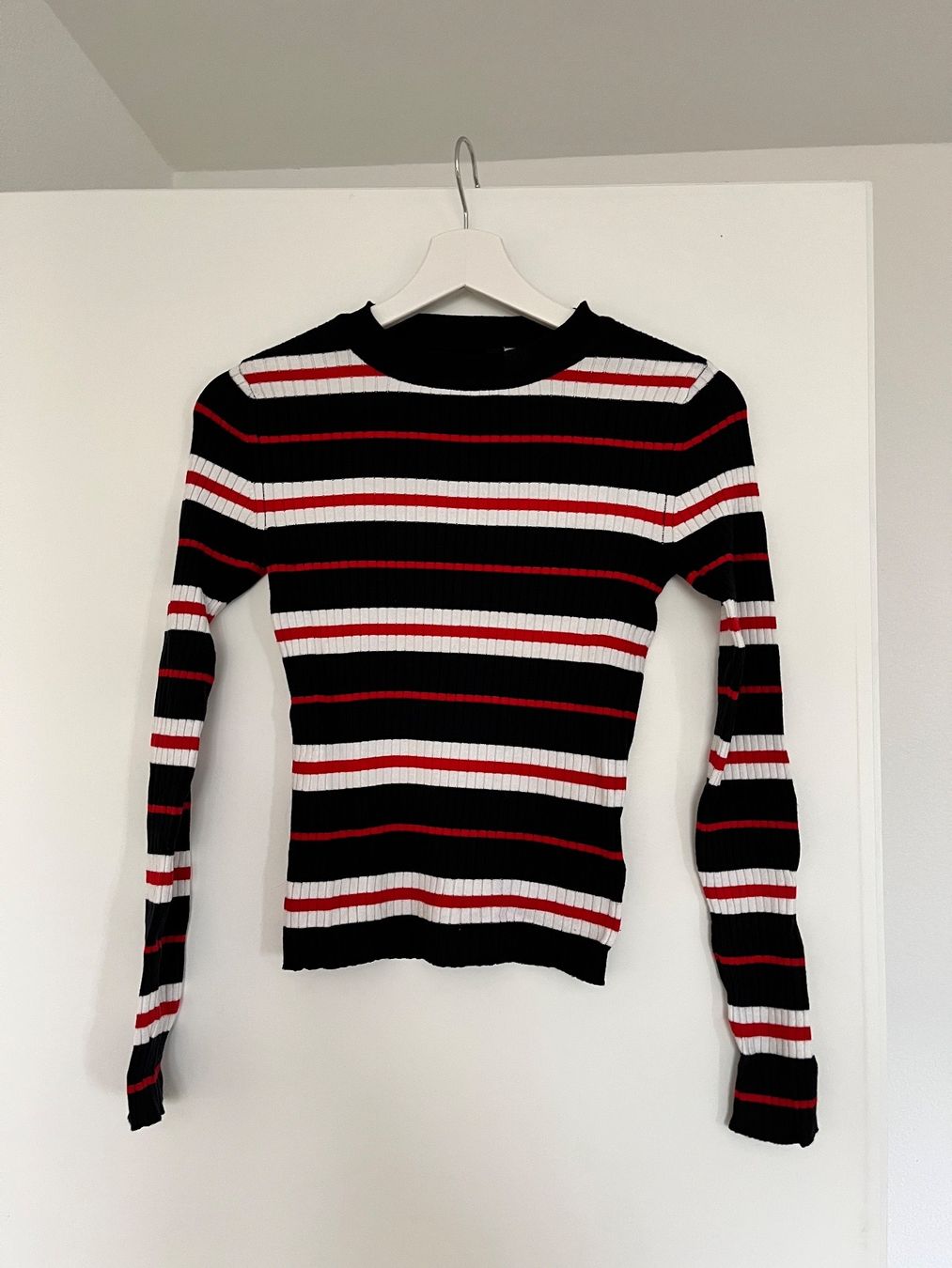 H&M Tops: Langarmshirt XS – D'occasion à Zürich par a.b.2025