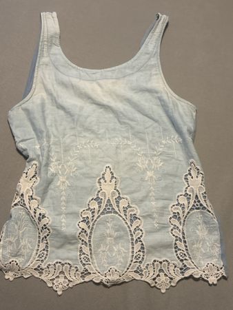 Sommerliches Top mit Spitze, hellblau, Grösse S