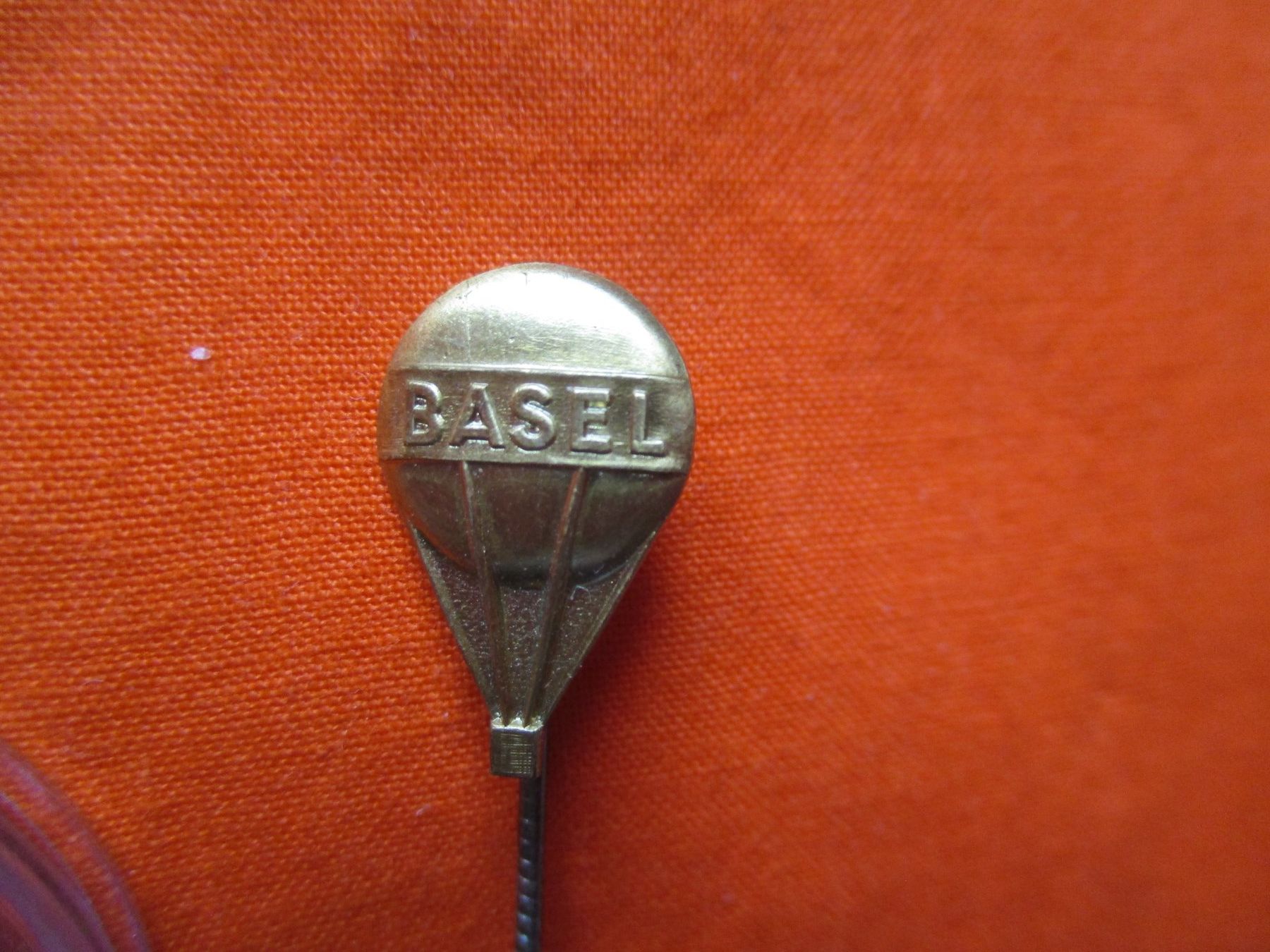 Placchette & Badge: Anstecknadel Heissluftballon Basel – Usato da Birsfelden venduto da alles-muss-raus 1