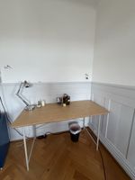 Schreibtisch mit Bambusplatte und Metallfuss
