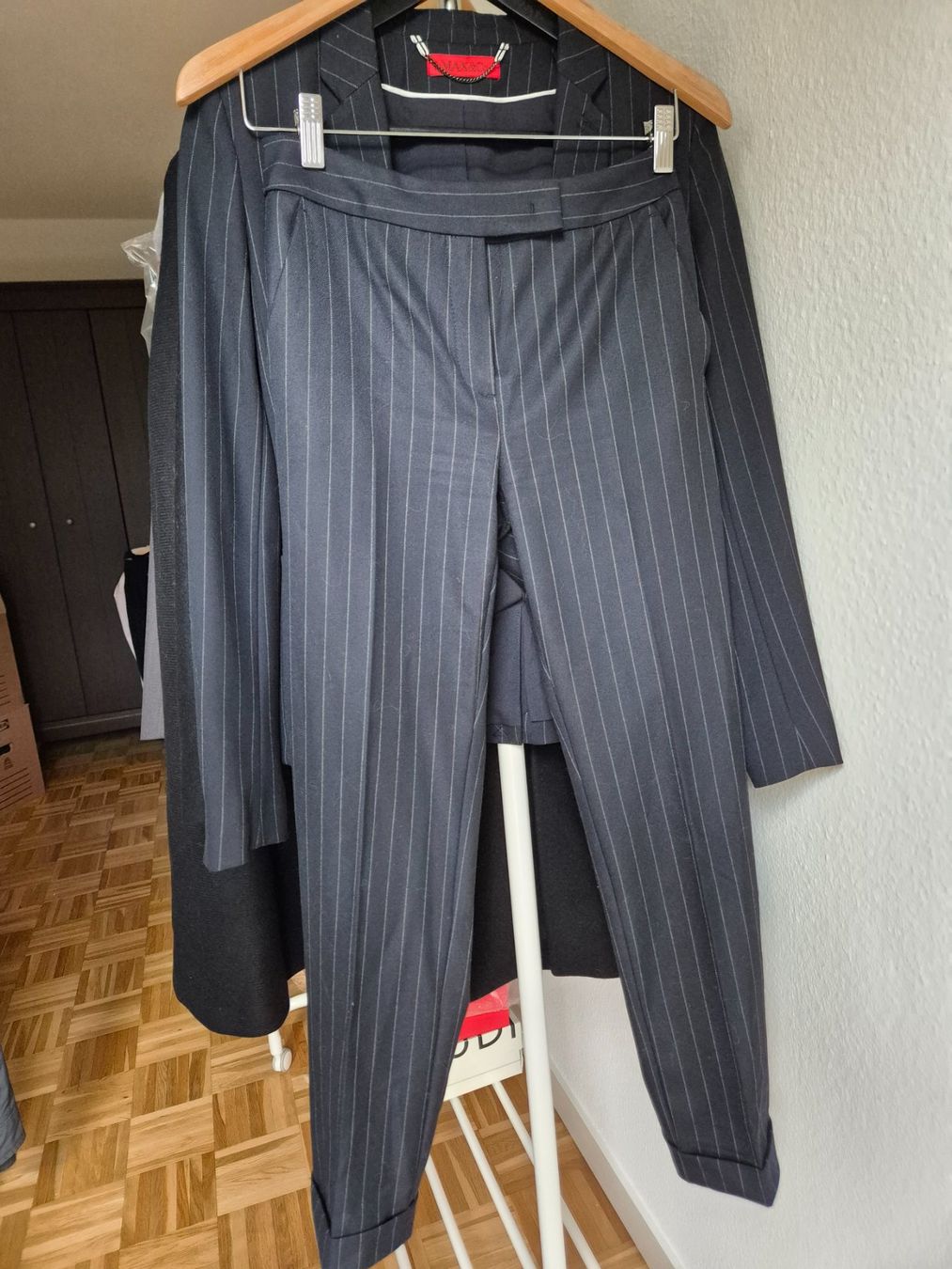 Max Mara Completi & Tailleur: Completo giacca e pantaloni a righe blu Max&co – Nuovo (secondo la descrizione) da Vessy venduto da erisakapllani 2