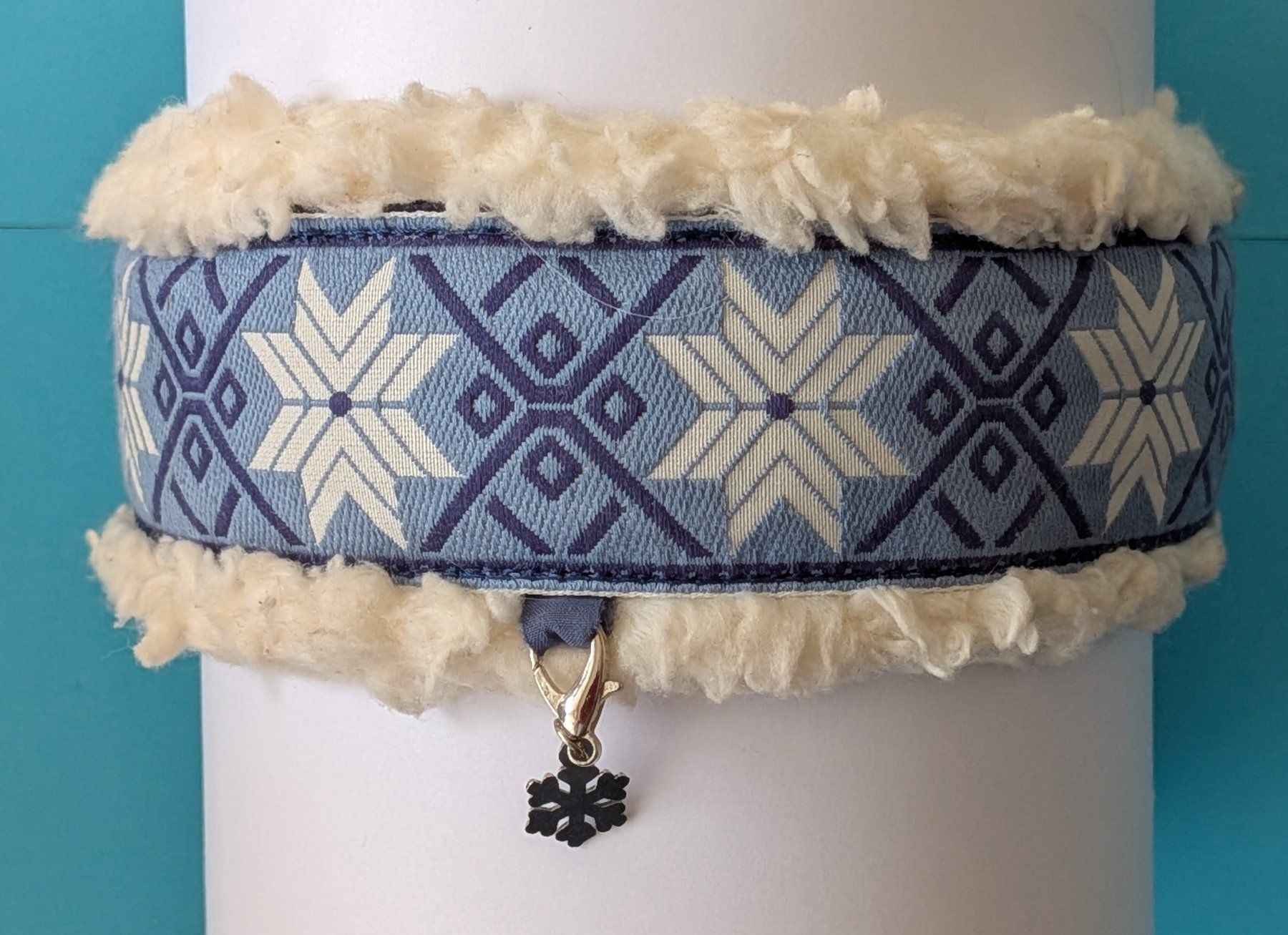 Guinzagli & Collari: Hundehalsband mit Wintermuster – Usato da Aesch BL venduto da Charles2018 1