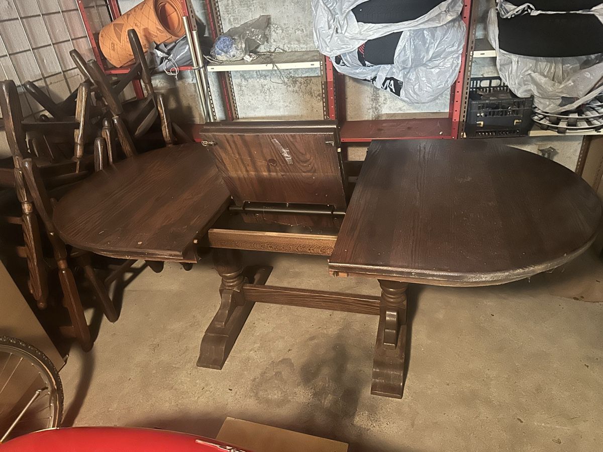 Set di tavolo e panche: Tisch und 6 Stühle Eiche NP 3590.00 Sofortpreis Fr.600.00 – Usato da Zürich venduto da Scheidungsverkauf 2