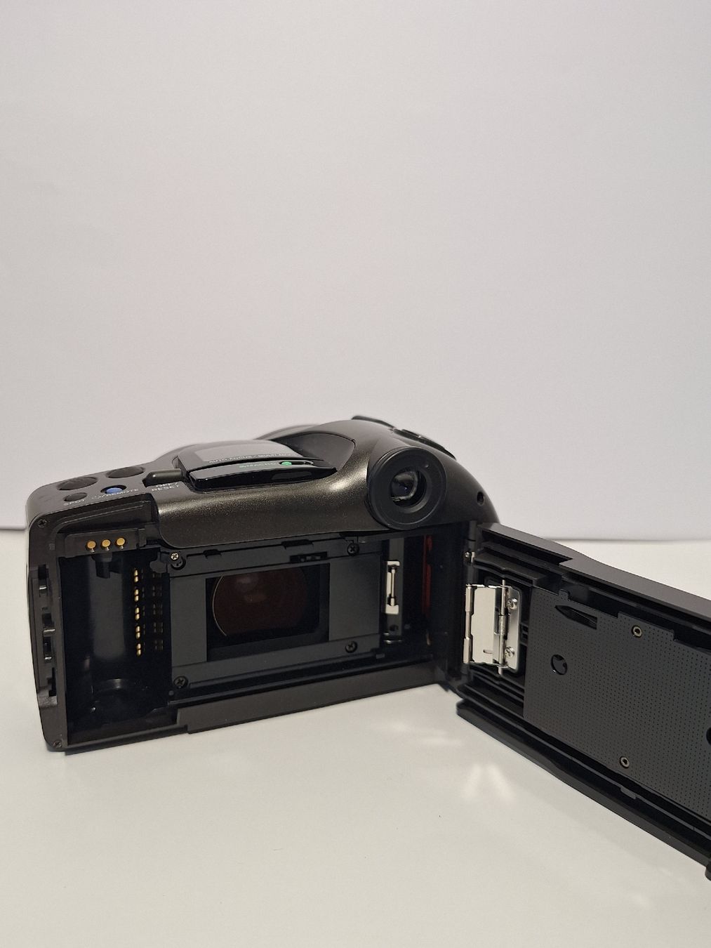 Minolta Fotocamera: Olympus AZ-330 Japan Superzoom, getestet, mit akku:) – Usato da Pfäffikon SZ venduto da TobyPeterson 1
