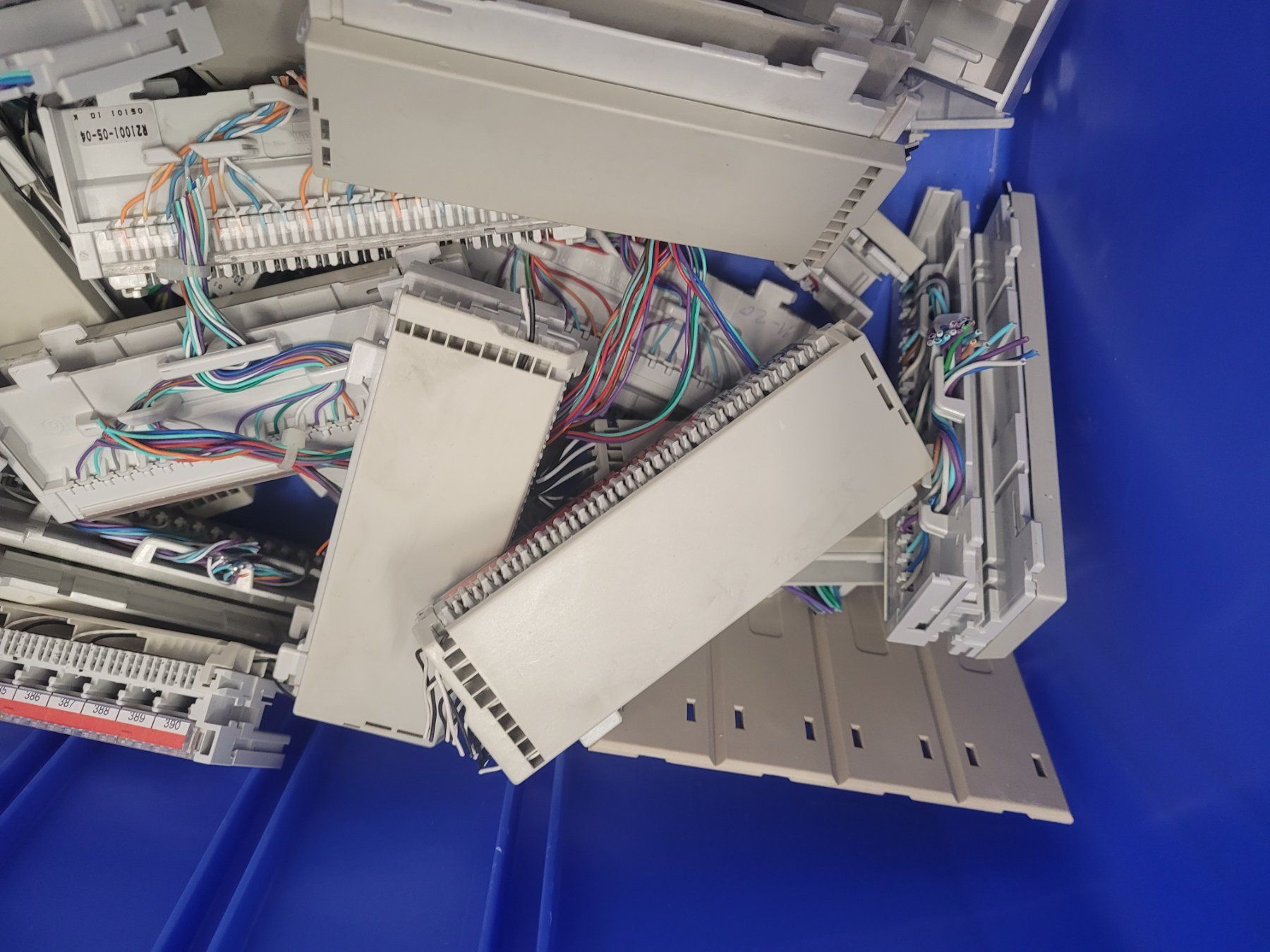 Componenti elettronici: Grosses Sortiment an gebrauchten LSA Plus Modulen – Usato da Vitznau venduto da Night-Fire 6