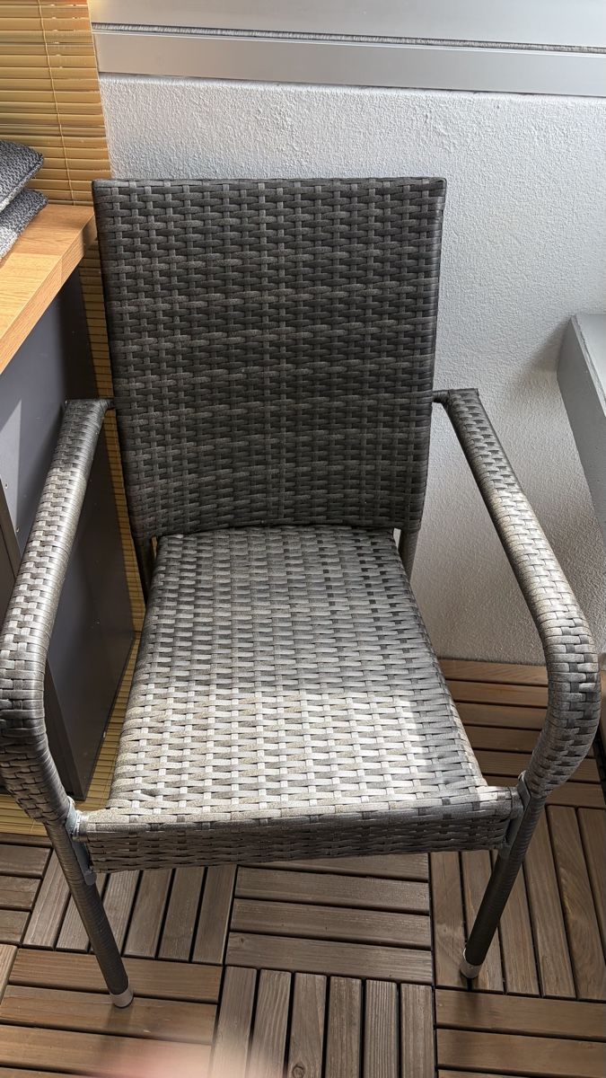 Set de table et chaises: Tisch mit 4 Stühlen, Rattan – Neuf (Voir description) à Bern par blackshiri 1