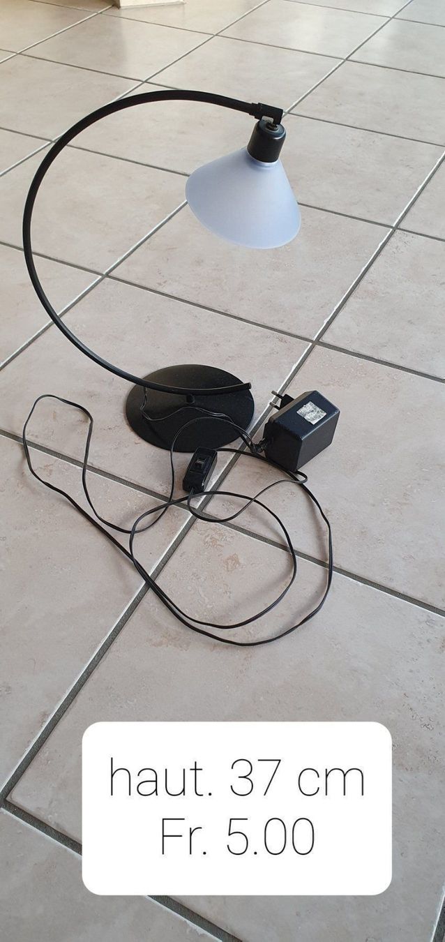 Lampade: Petite lampe de bureau – Usato da Moutier venduto da gvmv