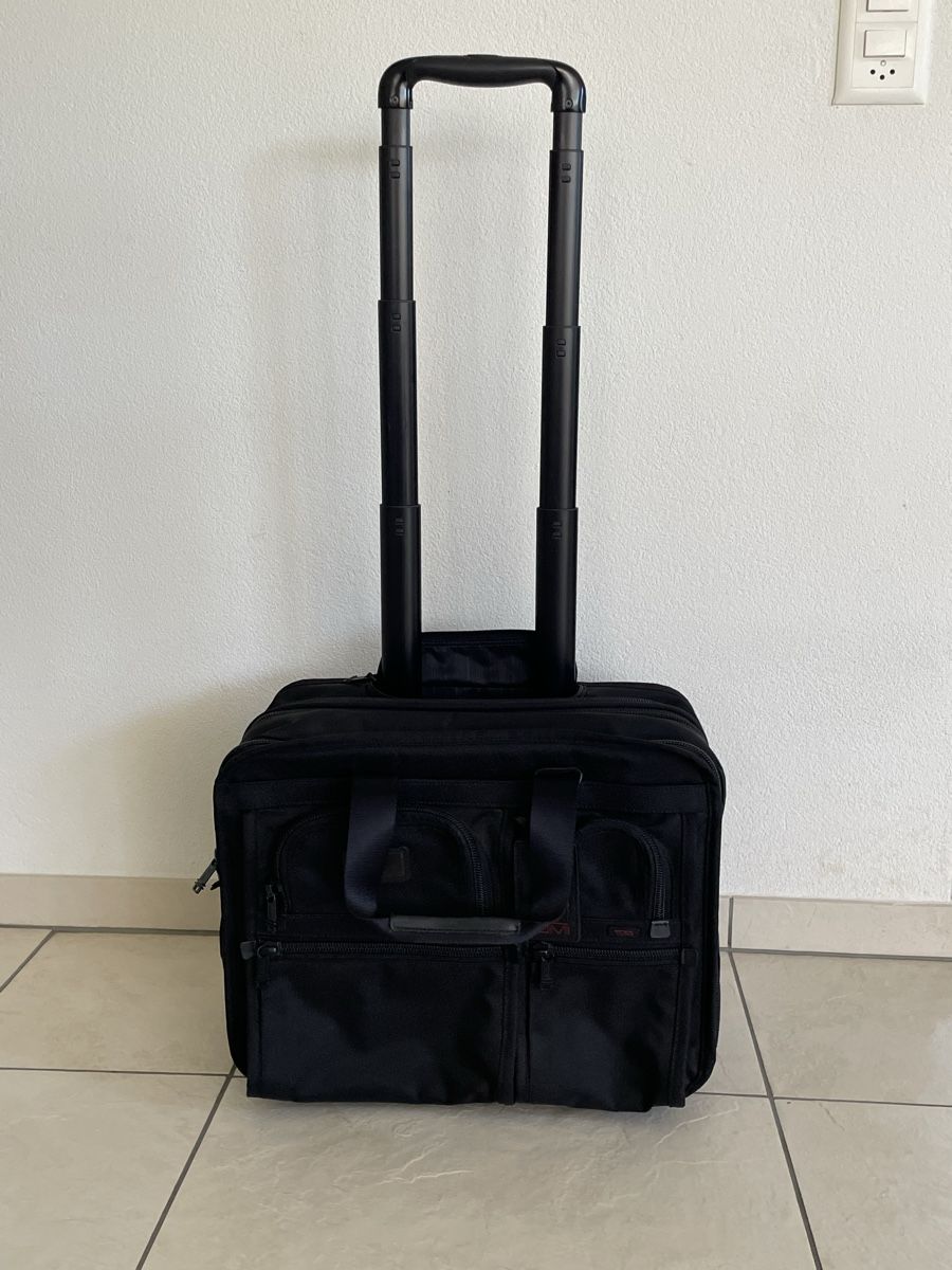 Tumi Valigie & Borse: TUMI Aktentasche / Handgepäck auf Rollen – Usato da Richterswil venduto da Prangins9 1